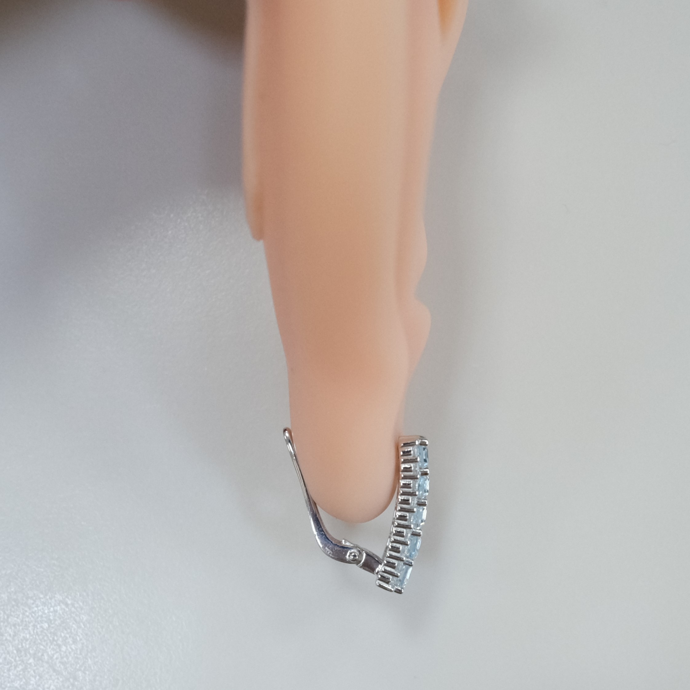 Серебряные серьги с топазами Скай